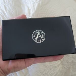 Brand New,Signature Club A Black Makeup Palette